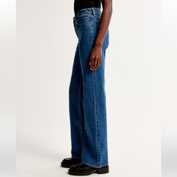 High Rise 90s Relaxed Jean - Picture 2 of 8